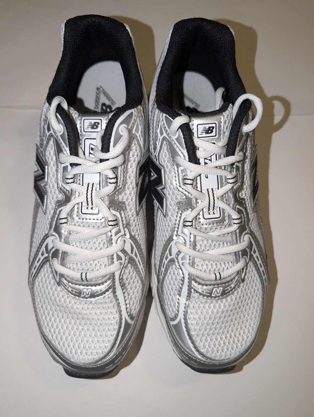 New Balance 740 Sneakers White and Silver Mens 8 / Women's 9.5 New  